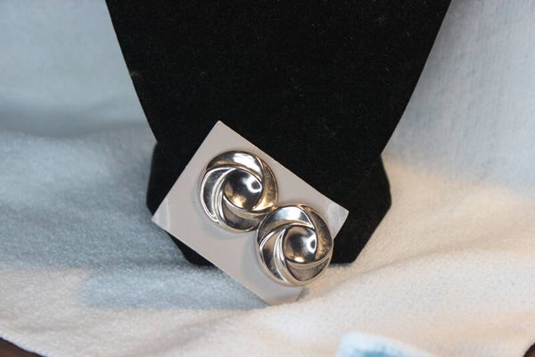 Silver Swirl earrings (24c)