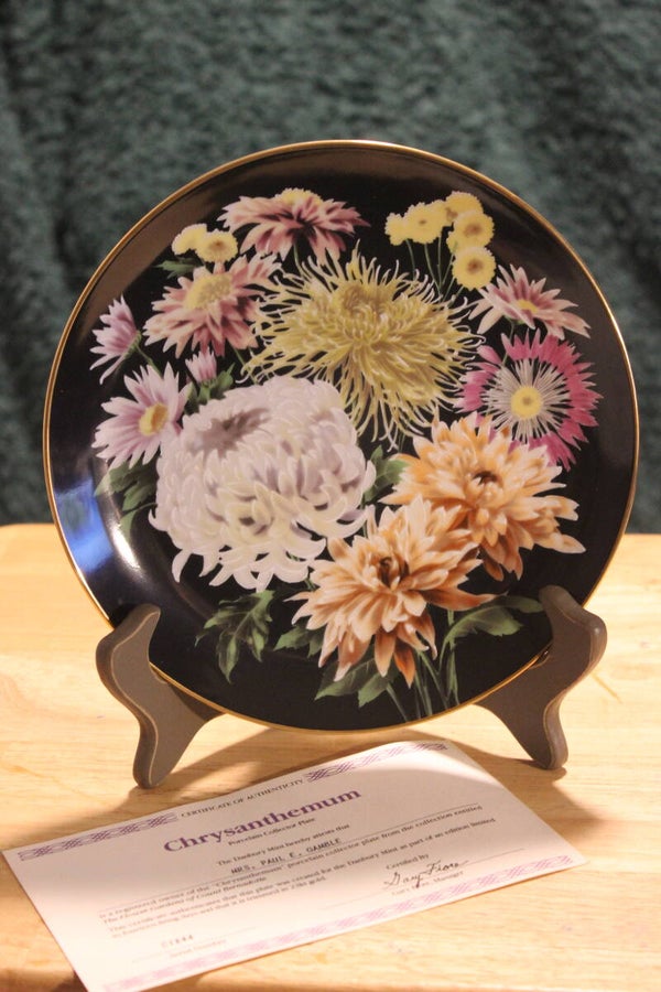 Chrysanthemum collector plate