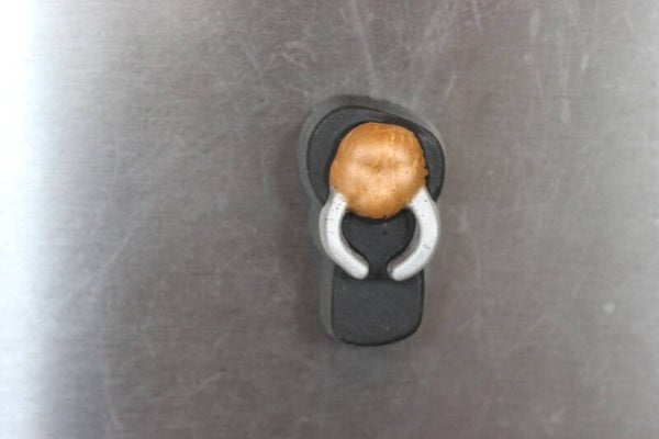 Black flipflop magnet (6154)