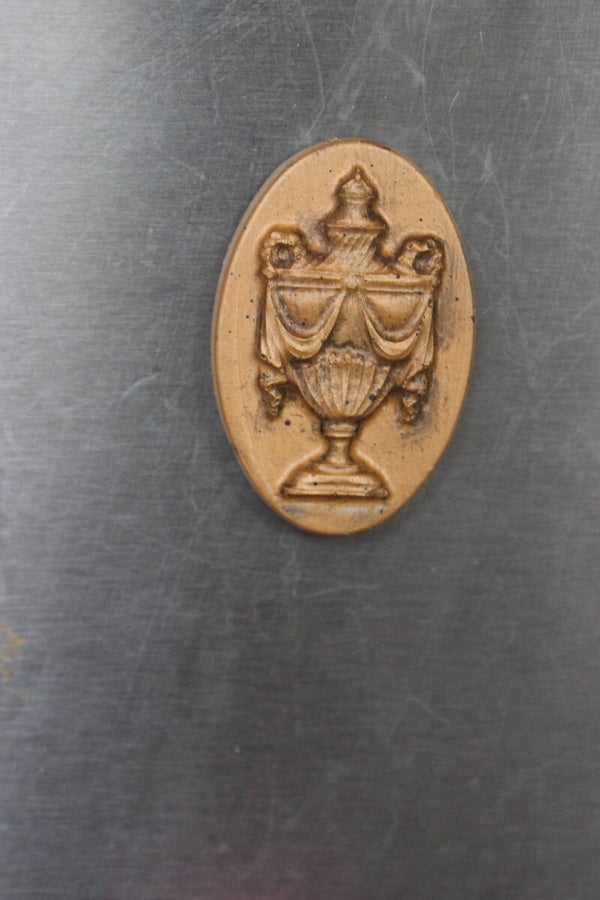 Antique urn magnet (6162)