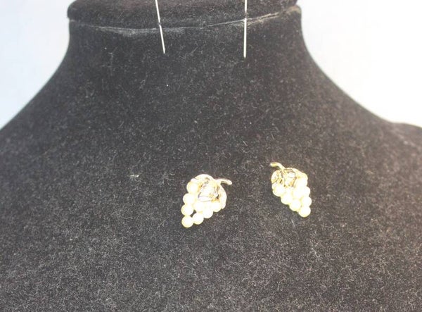 Pear grape earrings (61C)