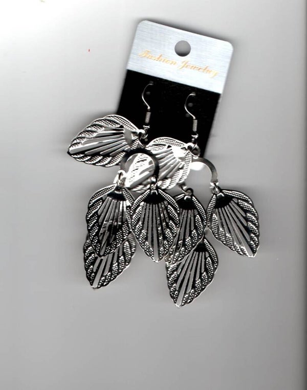 Leaf Dangle earrings (69c)