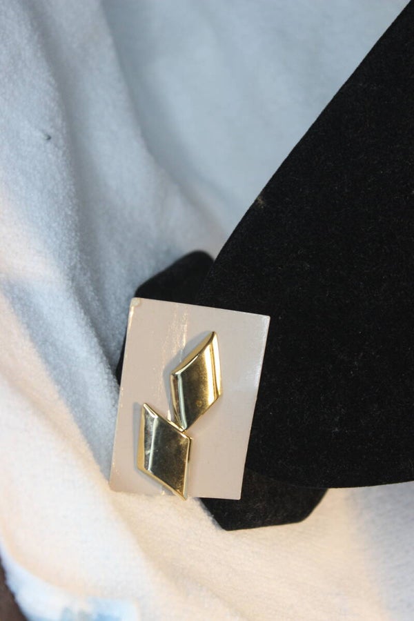 90s Diamond shape earrings (70c)