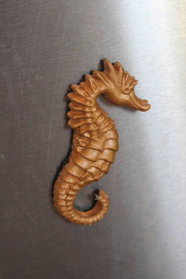 Golden Seahorse magnet (80545)