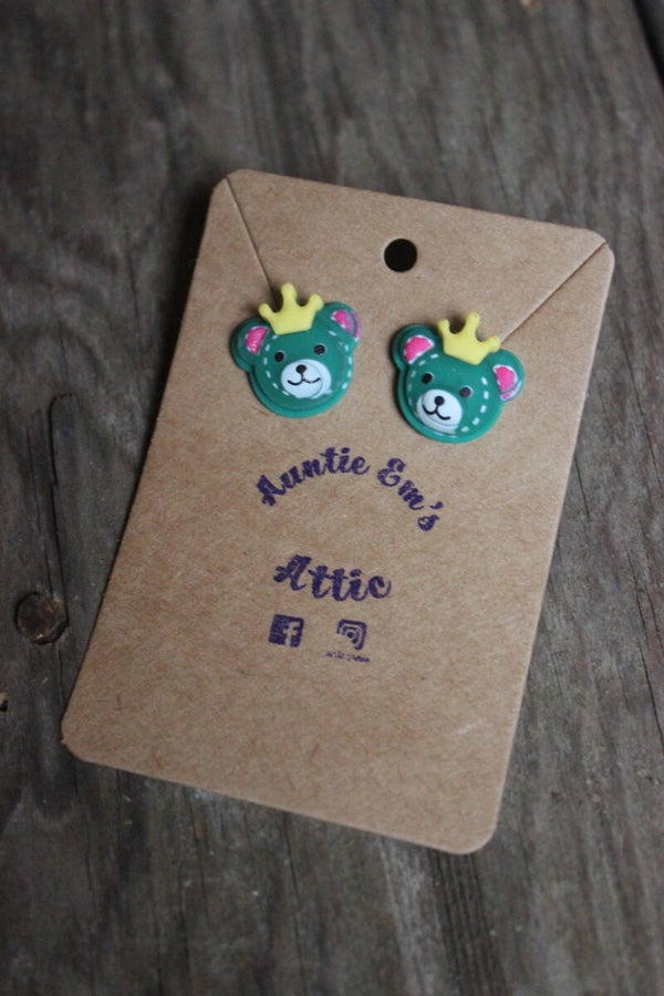 Green king Teddy post earrings (80c)