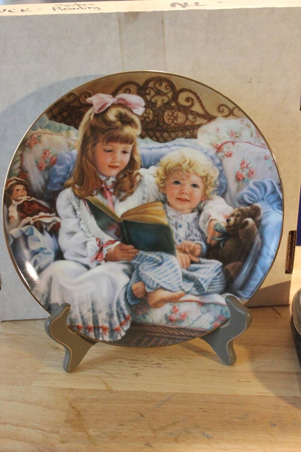 Night time story collector plate
