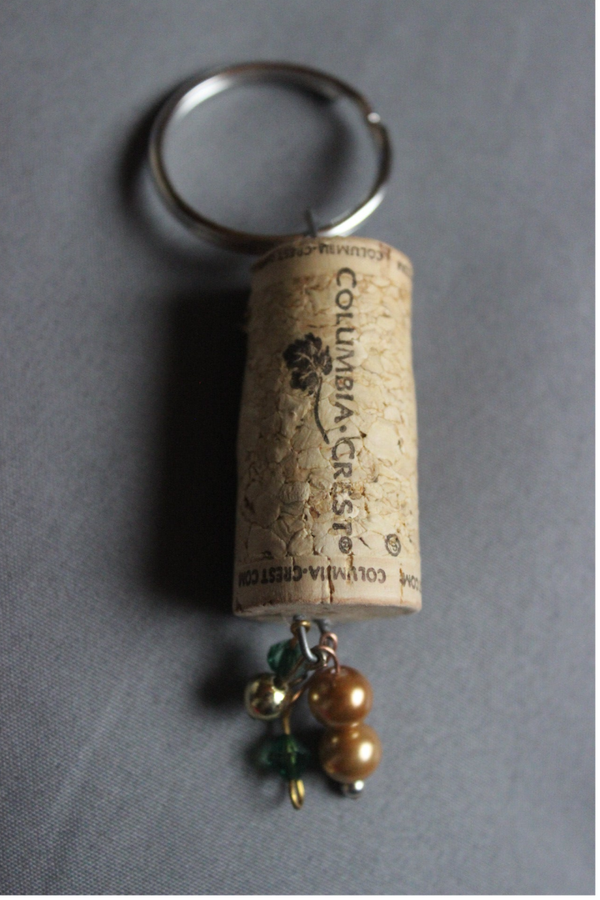 Crest Dangle cork Keychain (12334)