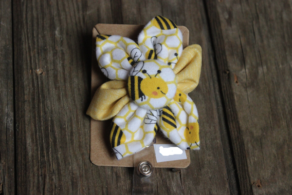 Bumble bee name badge holder         (69326)