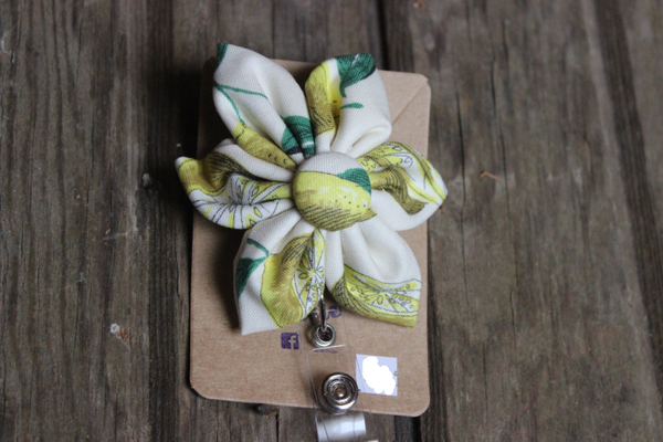 Lemoncello name badge holder           (69357)
