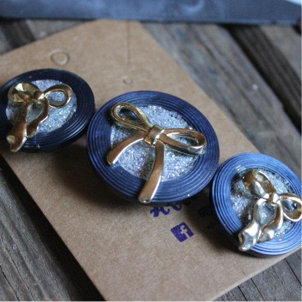 Vintage Blue buttons hair clip  (367)