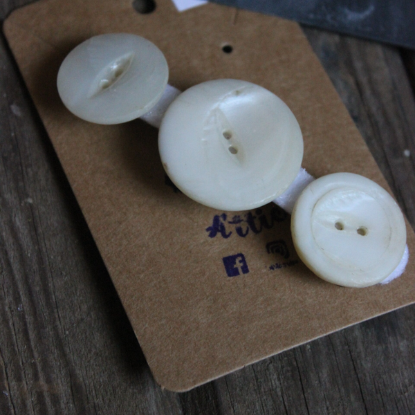 Vintage White shell barrette   (368 )