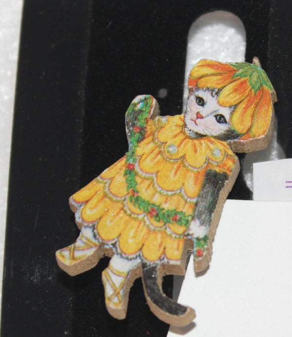 Wooden cat pin (0442)