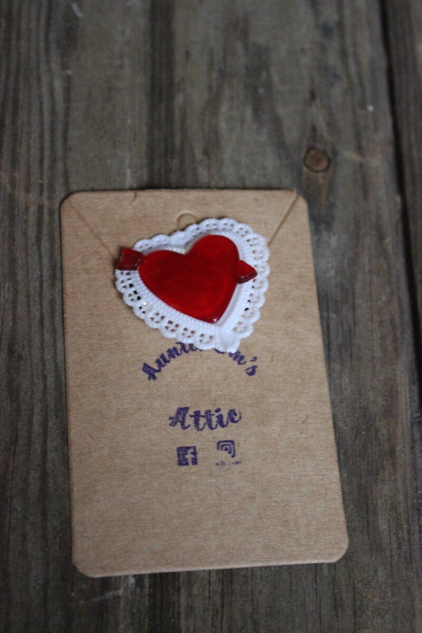 Heart and arrow pin (0891)