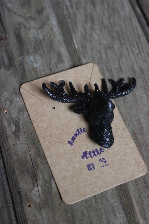 Black deer head pin (0901)