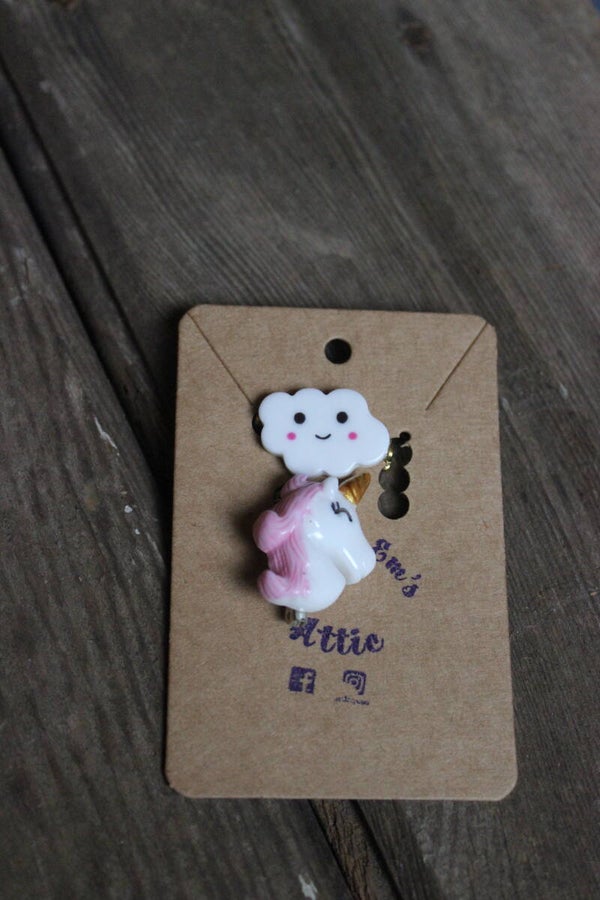 Unicorn and cloud pin (0902)