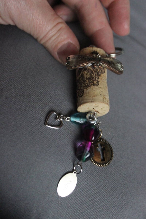 "PROTECT ME " wine cork Keychain (12350)