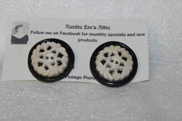 Ornate button earrings. (VCB6)