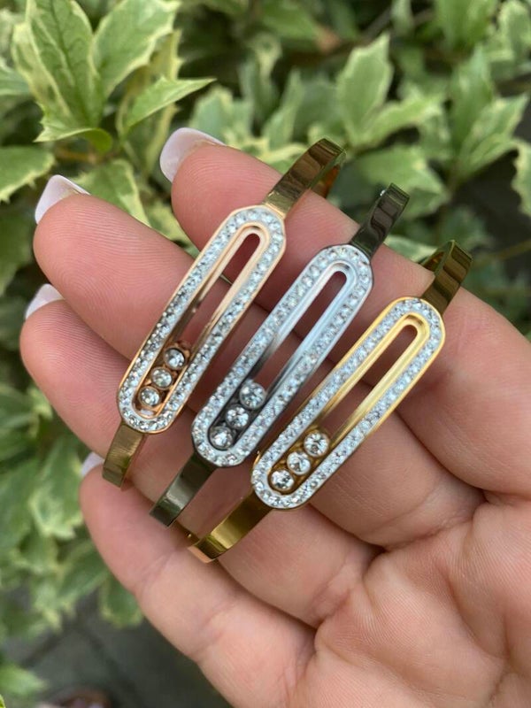 Moving stone bracelet