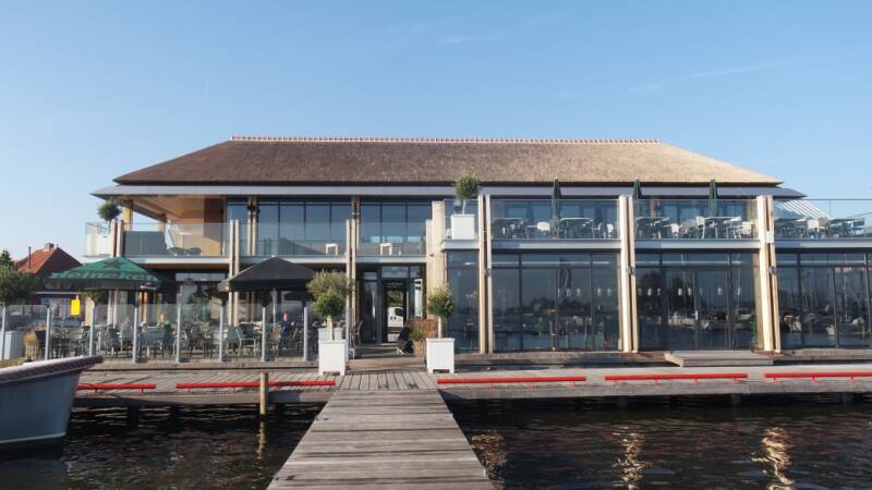 zin om ergens lekker te eten? Of gewoon een bakje koffie te halen? Dan is het Theehuis een prachtig plekje om iets te gaan nuttigen