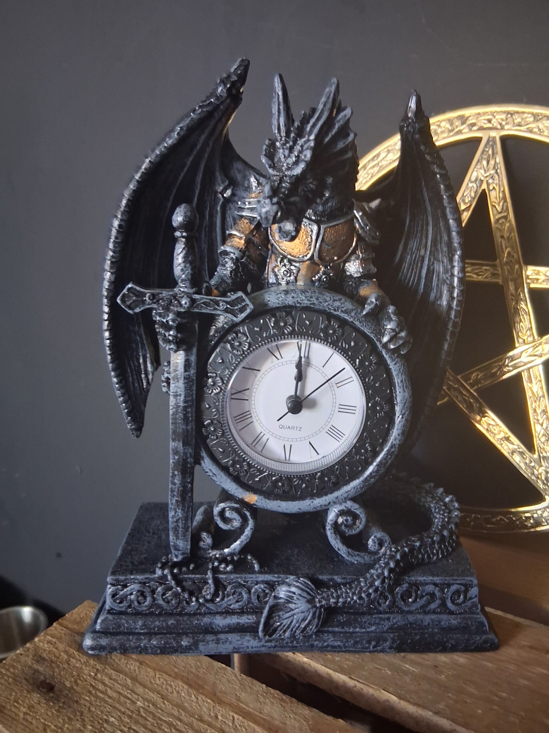 Knight dragon klok