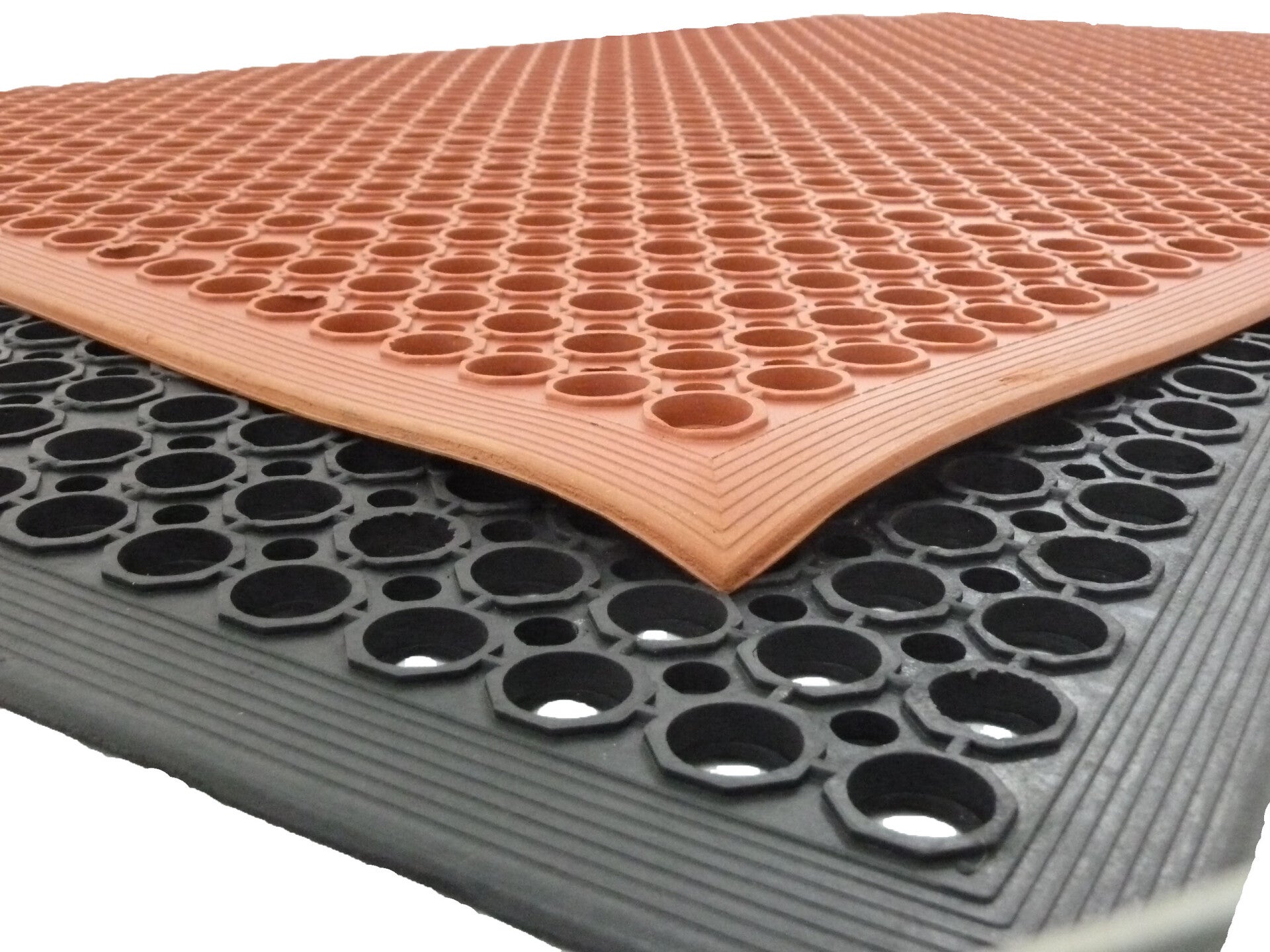 Ergo Floor ringgummimatte. 1,4 x 90 x 150 cm. Oljebestandig. Skrå kanter.