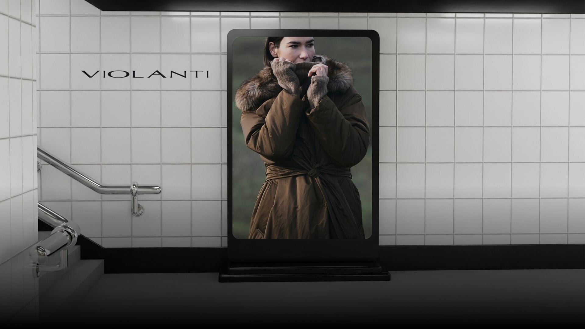 Fiorucci: marca italiana de moda urbana y creativa. Colecciones icónicas y originales, ideales para tiendas B2B y puntos de venta de moda contemporánea.