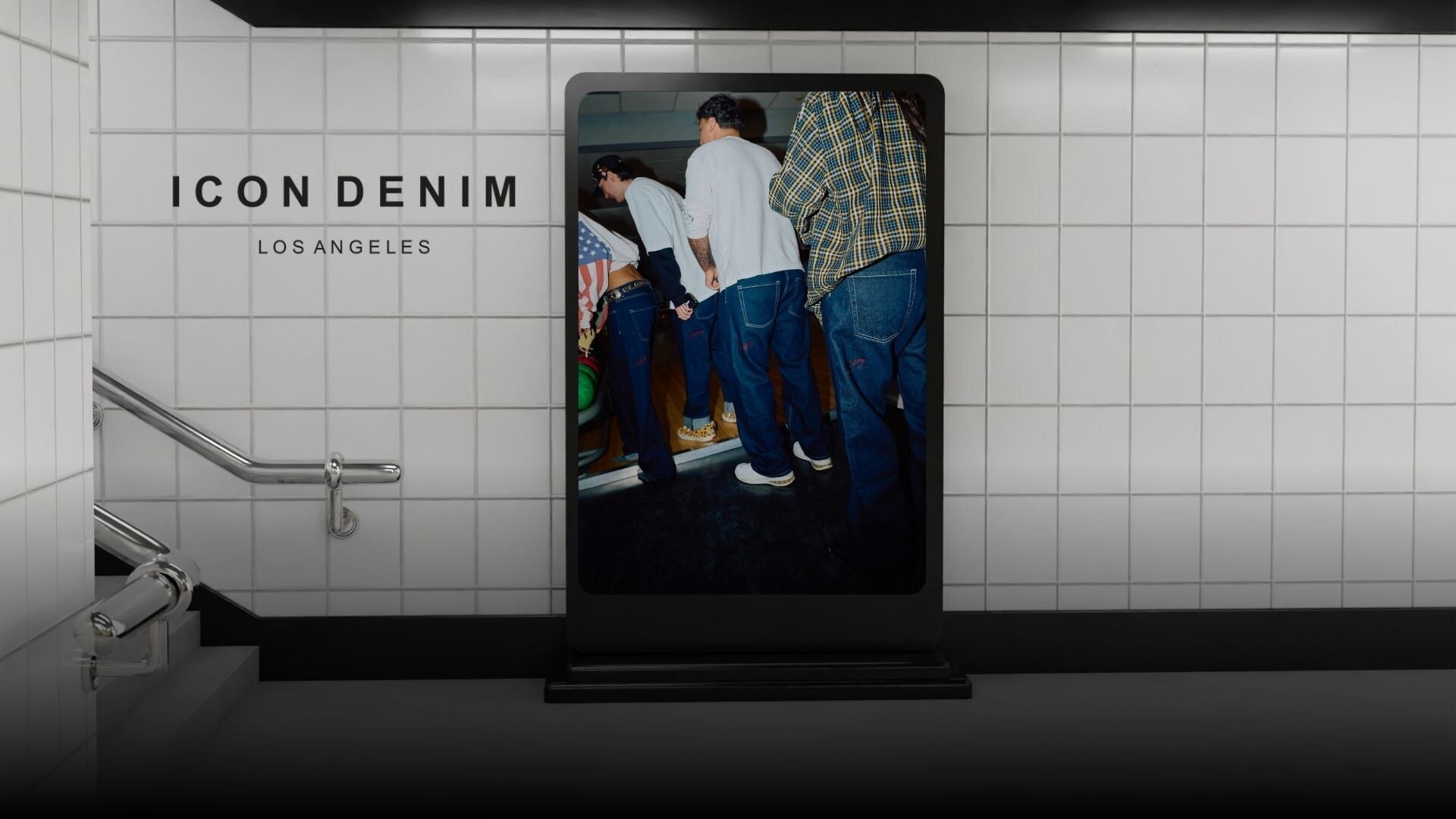 Fiorucci: marca italiana de moda urbana y creativa. Colecciones icónicas y originales, ideales para tiendas B2B y puntos de venta de moda contemporánea.