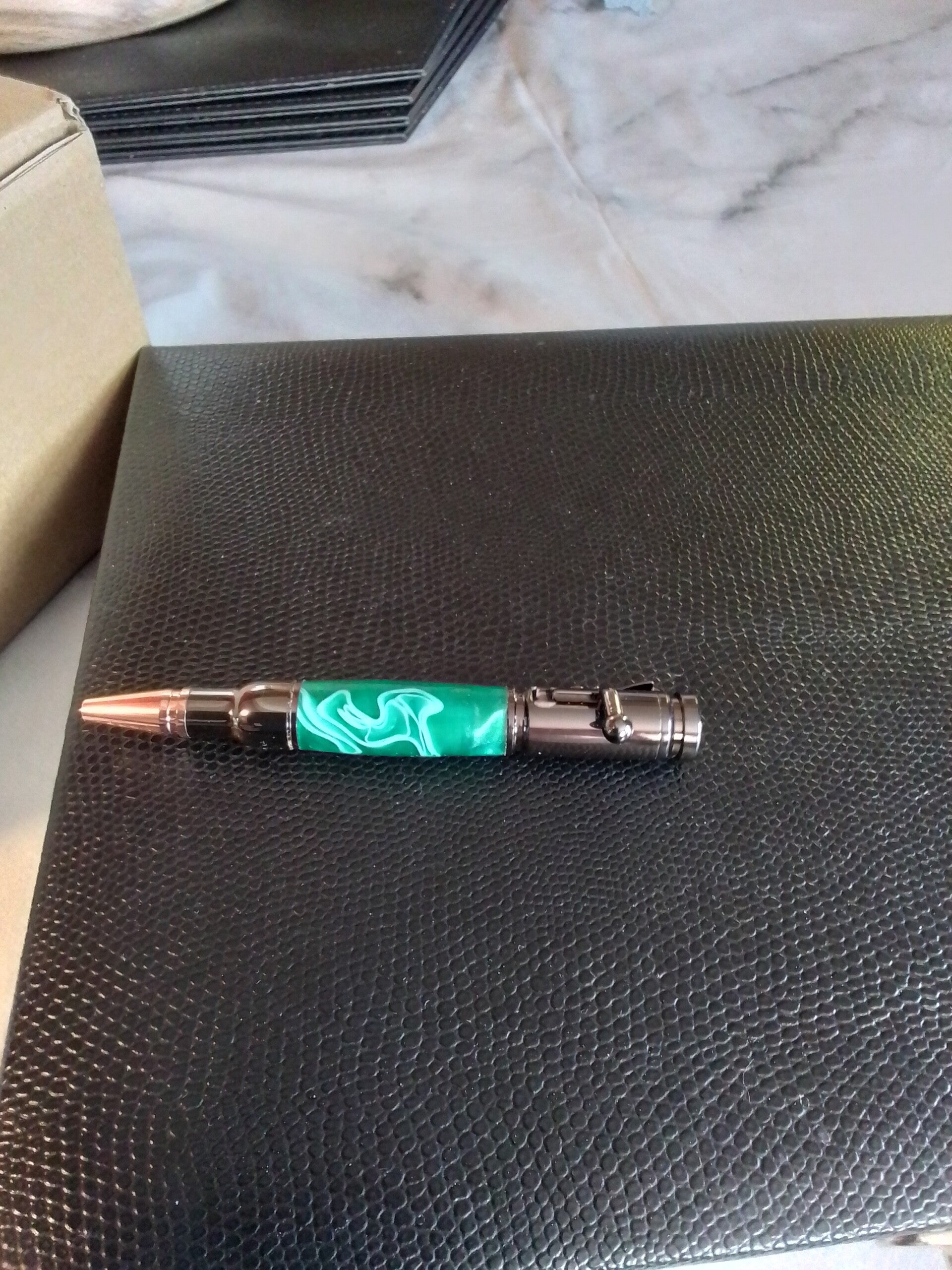 Mini bolt action pen