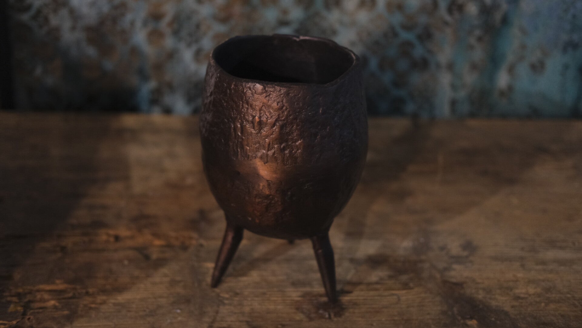 Rustic Osłonka na nóżkach Belldeco