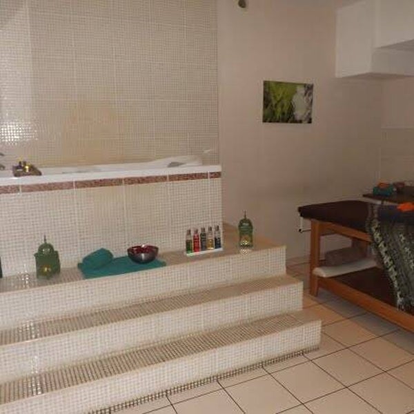 Bain aromatique et lumières colorées