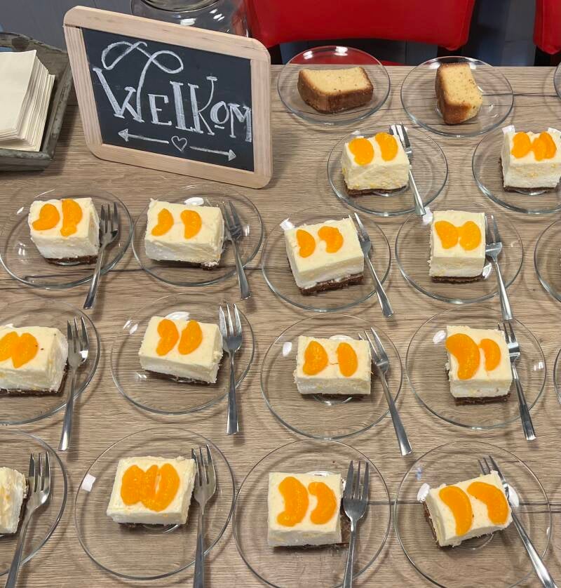 Zelfgebakken lekkers voor bij de koffie bij Dubbeldammers voor Dubbeldammers