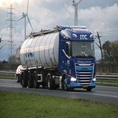 img_5655-standard-7f2885.jpg