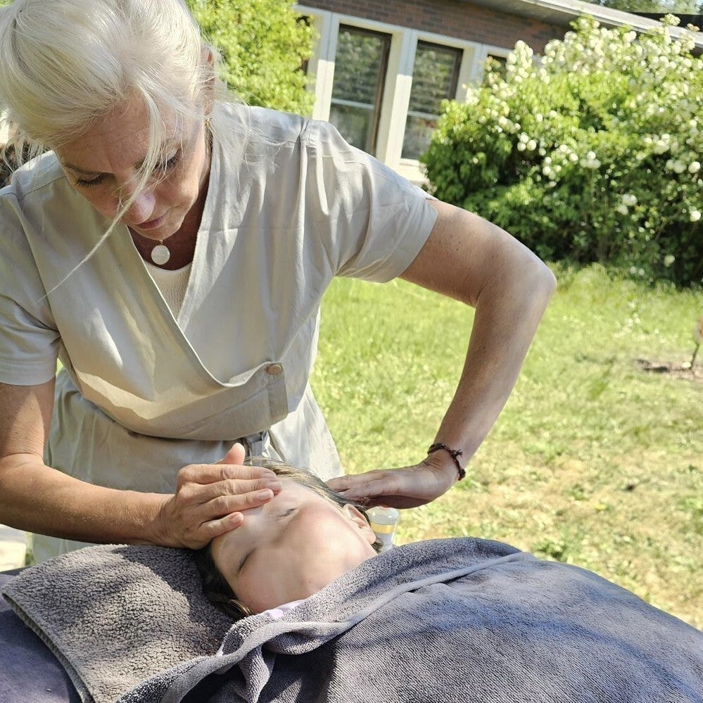 Zorgmassage voor Vrouwen Oneness-Julie Van Meckeren