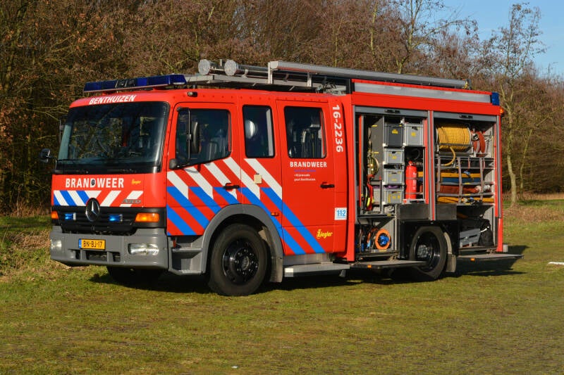 Kenteken: BN-BJ-17 Roepnummer: 66-849 > 16-2236 Type voertuig: TS8 LD2800 HD265 T1500 Merk &amp; Type: Mercedes Benz 1225F36[Atego] Opbouw: Ziegler Brandweertechniek Bouwjaar: 2002 In dienst: 2002 Uit dienst: 2023