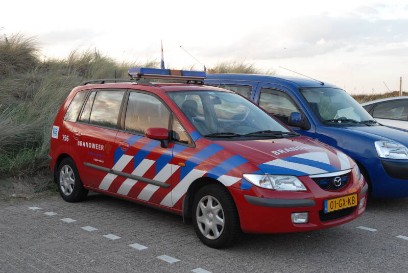 Kenteken: 01-GX-KB Roepnummer: 796 Type voertuig: DA-OD Merk &amp; Type: Mazda Premacy 1.8i Opbouw: Bouwjaar: 2001 In dienst: 2001 Uit dienst: 2011. Opmerkingen: Verkocht aan gemeente Leiderdorp tbv Bijzondere Opsporingsambtenaars (BOA) 