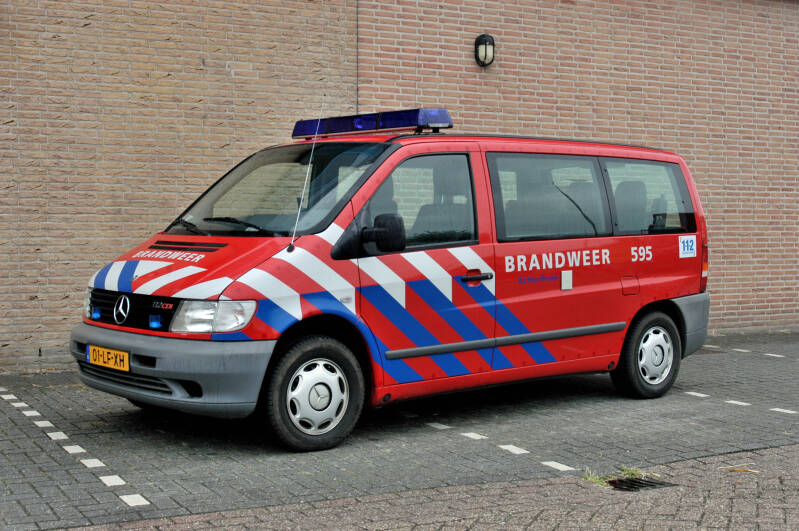 Kenteken: 01-LF-XH Roepnummer: 40-595 Type voertuig: DA-ROGS Merk &amp; Type: Mercedes Benz 112CDi30[Vito] Opbouw: Bouwjaar: 2002 In dienst: 2002 Uit dienst: 2011. Opmerkingen: Regionaal voertuig
