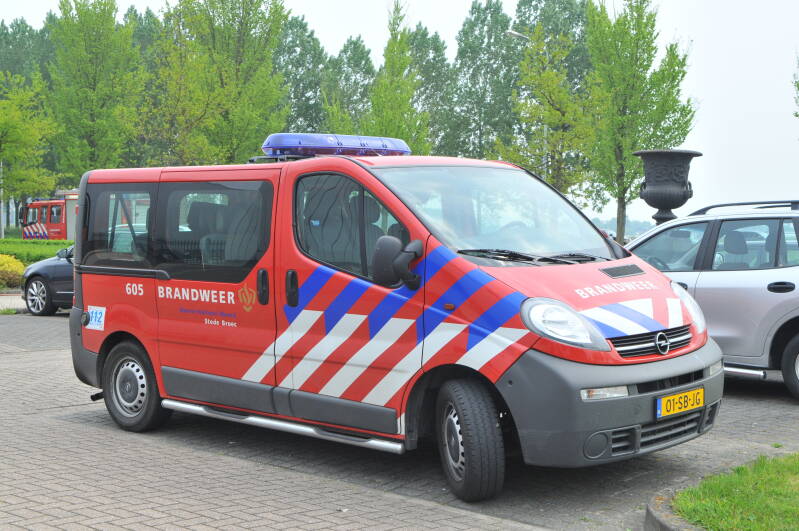 Kenteken: 01-SB-JG Roepnummer: 605 > 10-5801 Type voertuig: DB-K Merk &amp; Type: Opel Vivaro-Combi 2.5DTi Bouwjaar: 2005 In dienst: 2005 Uit dienst: 2016 Standplaats: Grootebroek