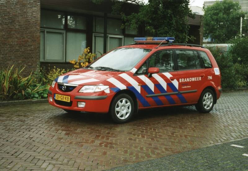 Kenteken: 01-GX-KB Roepnummer: 796 Type voertuig: DA-OD Merk &amp; Type: Mazda Premacy 1.8i Opbouw: Bouwjaar: 2001 In dienst: 2001 Uit dienst: 2011. Opmerkingen: Verkocht aan gemeente Leiderdorp tbv Bijzondere Opsporingsambtenaars (BOA) 