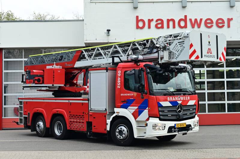 Kenteken: 02-BVN-7 Roepnummer: 09-4852 Type voertuig: AL-K30 Merk &amp; Type: Mercedes Benz 1630F46(6x2)[Atego] Opbouw: Hilton-Magirus Bouwjaar: 2023 In dienst: 2024 Uit dienst: Standplaats: Utrecht - Voordorp