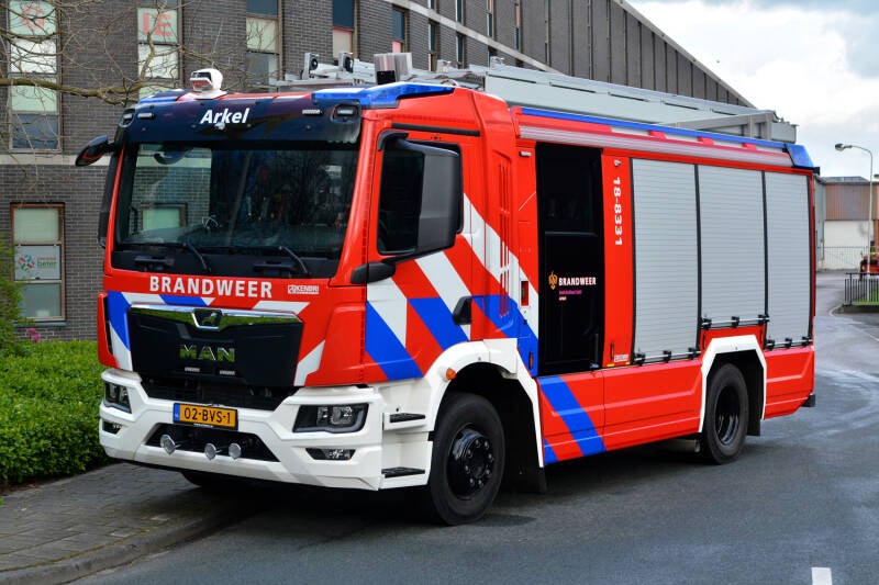 Kenteken: 02-BVS-1 Roepnummer: 18-8331 Kenteken: 02-BVS-1 Type voertuig: TS7 LD3000 HD250 T2400 Merk &amp; Type: MAN 15.290BF[TGM] Opbouw: Kenbri-Rosenbauer Bouwjaar: 2022 In dienst: 2023 Uit dienst: