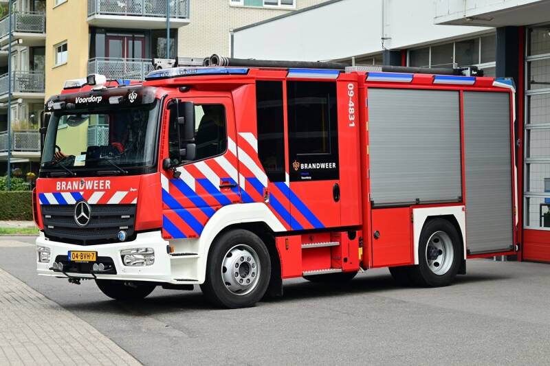 Kenteken: 04-BVH-7 Roepnummer: 09-4831 Type voertuig: TS7 LD3200 T1500 Merk &amp; Type: Mercedes Benz 1527F36[Atego] Opbouw: Ziegler Brandweertechniek Bouwjaar: 2023 In dienst: 2023 Uit dienst: Standplaats: Utrecht - Voordorp
