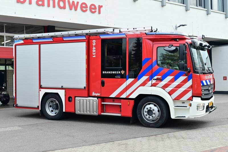 Kenteken: 04-BVH-7 Roepnummer: 09-4831 Type voertuig: TS7 LD3200 T1500 Merk &amp; Type: Mercedes Benz 1527F36[Atego] Opbouw: Ziegler Brandweertechniek Bouwjaar: 2023 In dienst: 2023 Uit dienst: Standplaats: Utrecht - Voordorp