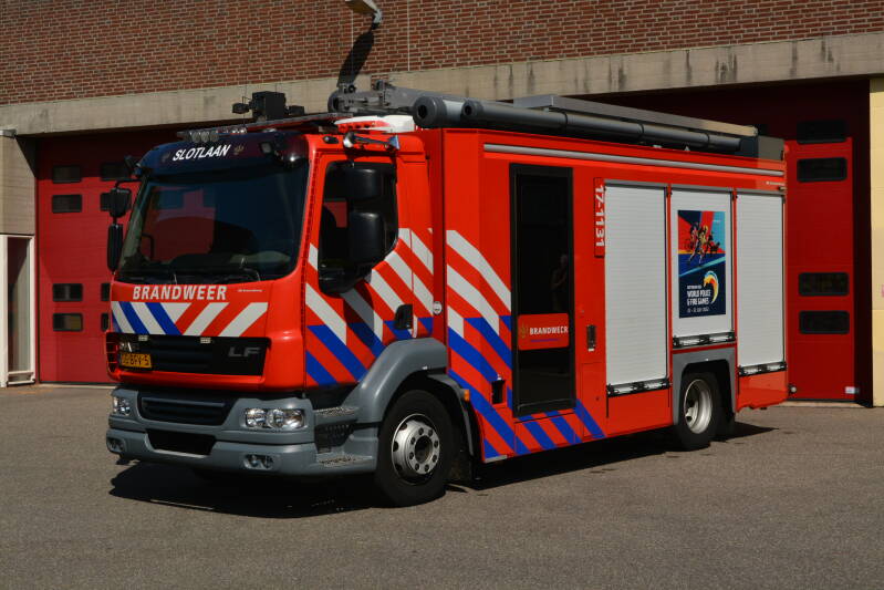 Kenteken: 05-BFV-5 Roepnummer: TS33-1 > 17-1131 Type voertuig: TS7V LD3250 HD250 T2000/200 Merk &amp; Type: DAF FF.LF55.280 Opbouw: Gemco-Godiva Bouwjaar: 2015 In dienst: 2015 Uit dienst: