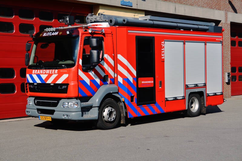 Kenteken: 05-BFV-5 Roepnummer: TS33-1 > 17-1131 Type voertuig: TS7V LD3250 HD250 T2000/200 Merk &amp; Type: DAF FF.LF55.280 Opbouw: Gemco-Godiva Bouwjaar: 2015 In dienst: 2015 Uit dienst: