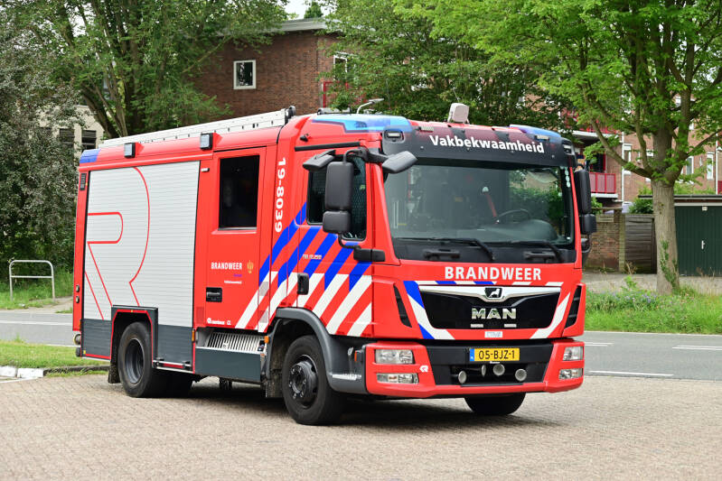 Kenteken: 05-BJZ-1 Roepnummer: 19-8039 Type voertuig: TS6 LD2500 HD400 T1500/70 Merk &amp; Type: MAN 12.250BBF[TGL] Opbouw: DRV-Rosenbauer Bouwjaar: 2017 In dienst: 2017 Uit dienst: : Regionaal inzetbaar