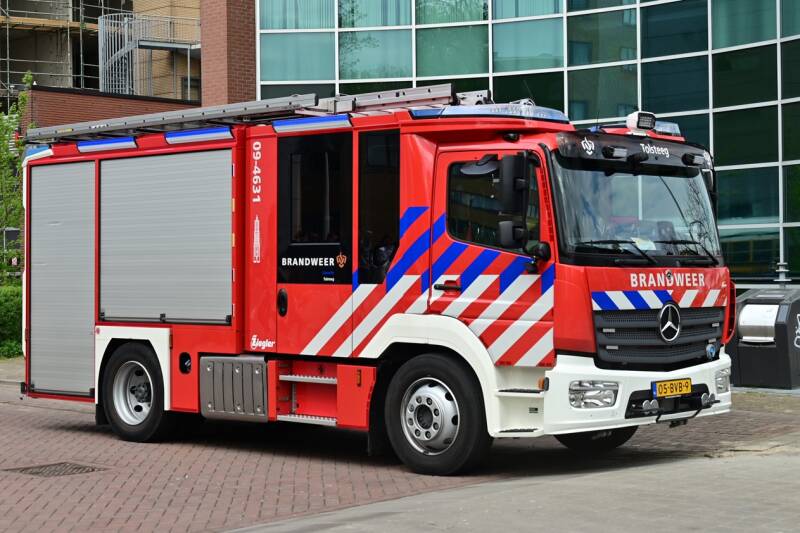 Kenteken: 05-BVB-9 Roepnummer: 09-4631 Type voertuig: TS7 MD/LD3200 T1500 Merk &amp; Type: Mercedes Benz 1527F36[Atego] Opbouw: Ziegler Brandweertechniek Bouwjaar: 2023 In dienst: 2024 Uit dienst: Standplaats: Utrecht - Tolsteeg
