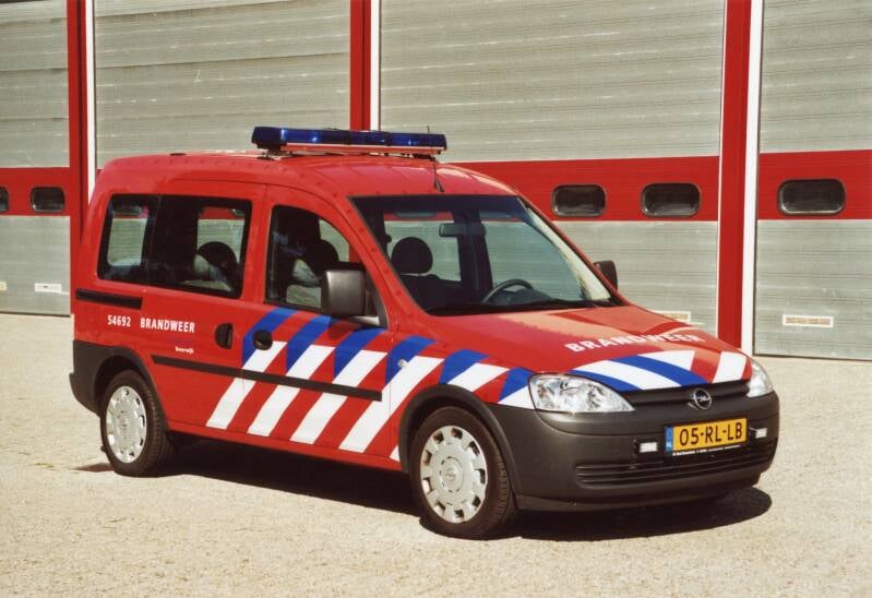 Kenteken: 05-RL-LB Roepnummer: 54-692 Type voertuig: PM2 Merk &amp; Type: Opel Combo-C Tour Opbouw: Bouwjaar: 2005 In dienst: 2005 Uit dienst: 2014