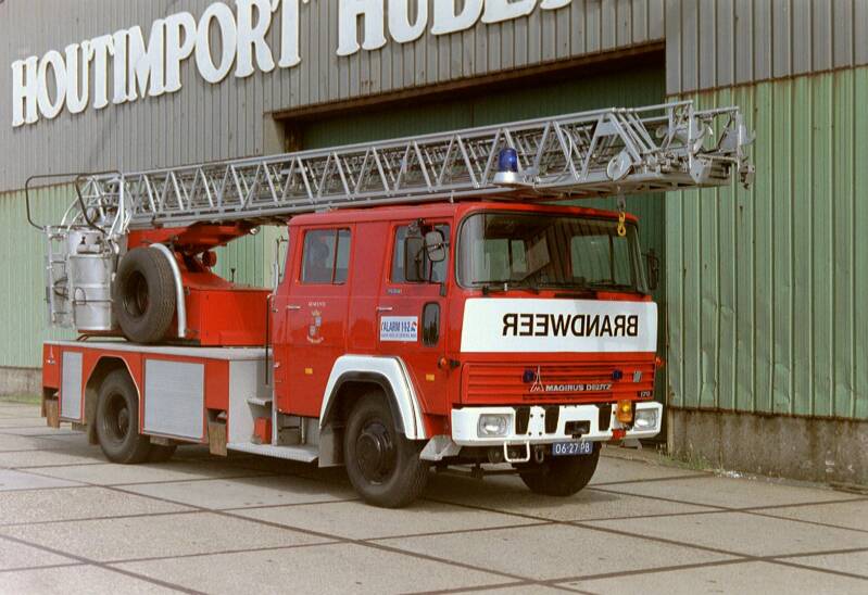 Kenteken: 06-27-PB Roepnummer: 19-655 Type voertuig: AL-K30 Merk &amp; Type: Magirus Deutz 170D12F Opbouw: Magirus Bouwjaar: 1976 In dienst: 1976 Uit dienst: 2001