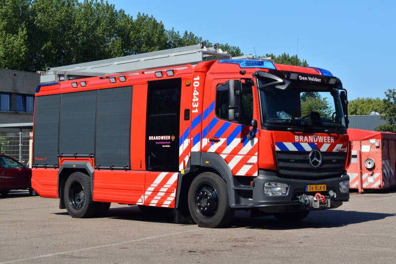 Kenteken: 06-BLK-8 Roepnummer: 10-4431 Type voertuig: TS7 LD3000 HD250 T2000 Merk &amp; Type: Mercedes Benz 1530F38[Atego] Opbouw: Rosenbauer Bouwjaar: 2018 In dienst: 2018 Uit dienst: