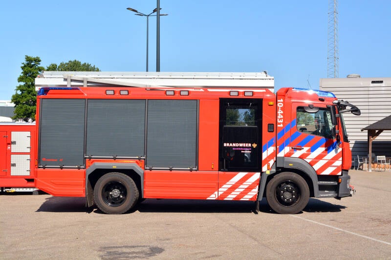 Kenteken: 06-BLK-8 Roepnummer: 10-4431 Type voertuig: TS7 LD3000 HD250 T2000 Merk &amp; Type: Mercedes Benz 1530F38[Atego] Opbouw: Rosenbauer Bouwjaar: 2018 In dienst: 2018 Uit dienst: